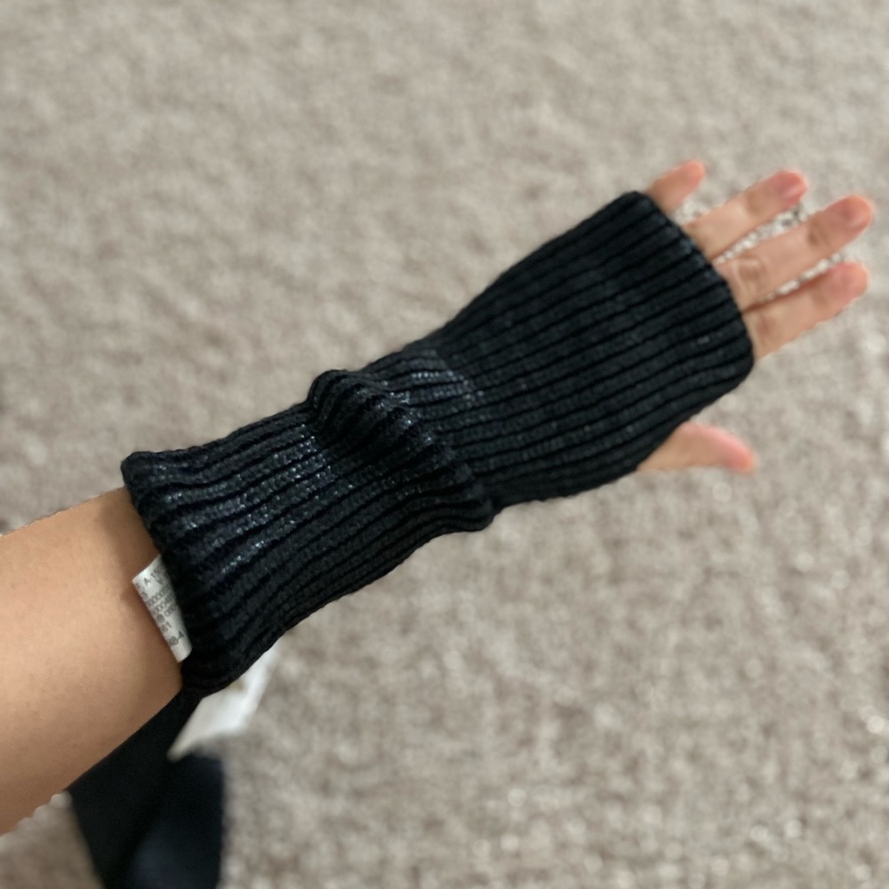 Zara youth hand warmers. 7-14 yrs